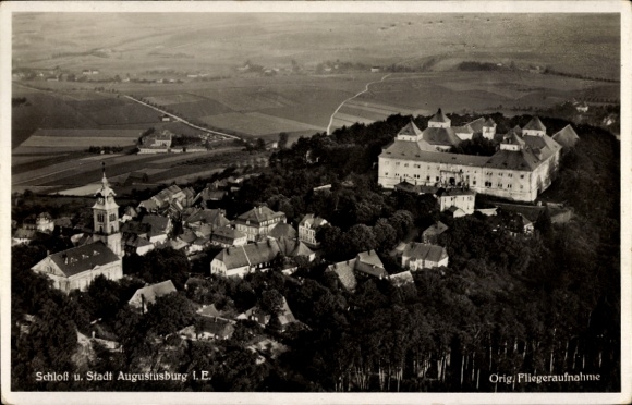 Ak Augustusburg im Erzgebirge, Fliegeraufnahme mit Schloss, Sitz der NS Gauführerschule Sachsen