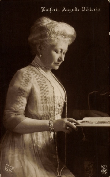Postcard Empress Auguste Viktoria, portrait, pearl necklace