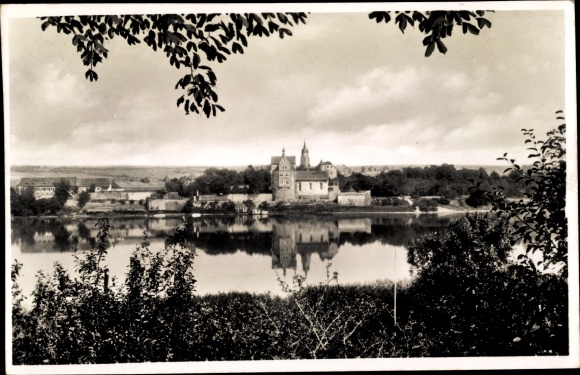 Postcard Seeburg Seegebiet Mansfelder Land, view over the lake to the town, castle