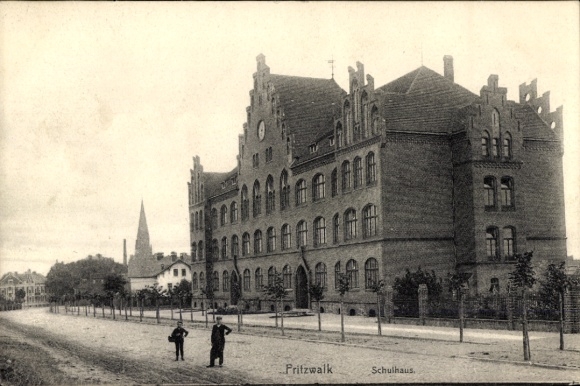 Postcard Pritzwalk in der Prignitz, street section at the school