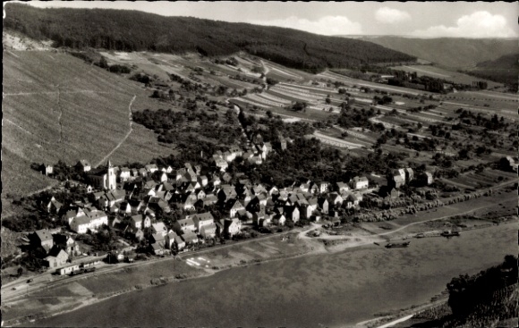 Ak Burg an der Mosel, Fliegeraufnahme, Gasthaus zur Post Inh. Wwe. Peter Reis