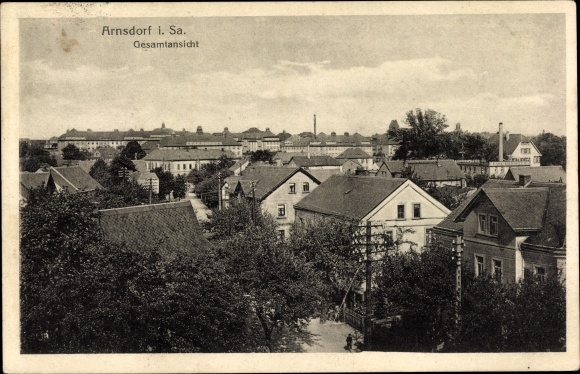 Ak Arnsdorf im Kreis Bautzen, Gesamtansicht, Blick über die Dächer der Stadt