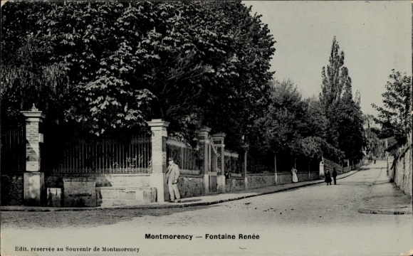 Ak Montmorency Val d’Oise,  Fontaine Renée, bebaute Straße, Bäume, Spaziergänger