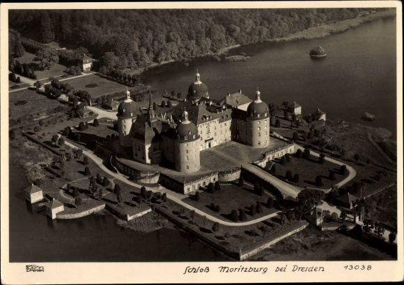 Ak Moritzburg in Sachsen, Schloss Moritzburg bei Dresden, Fliegeraufnahme, Hahn 13038
