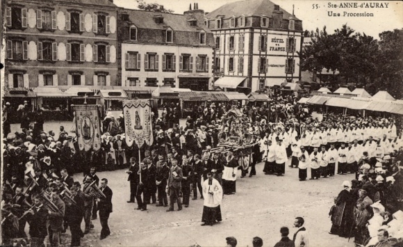 PC Sainte Anne d'Auray Morbihan, Une Procession