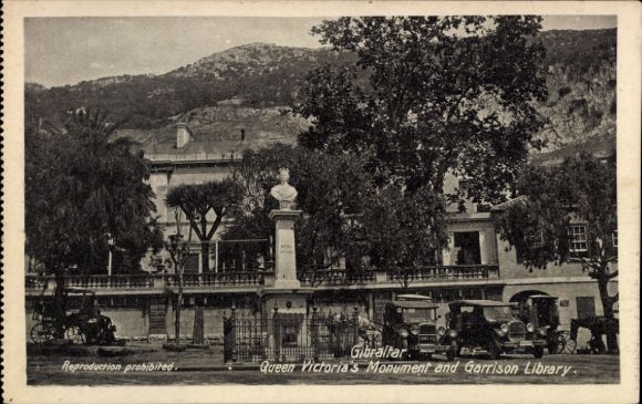 Gibraltar, uitzicht op het monument van koningin Victoria en de Garrison Library