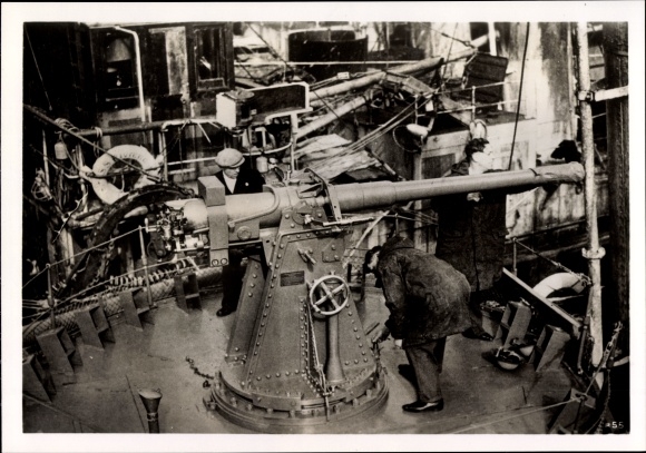 Photo British warship, picket boat, interior view, gun, February 1941