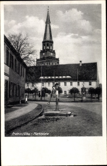 Postcard Prettin Annaburg in the district of Wittenberg, marketplace, water pump, tower
