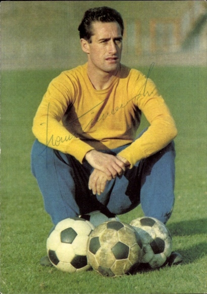 Postcard football player Hans Tilkowski, goalkeeper, autograph