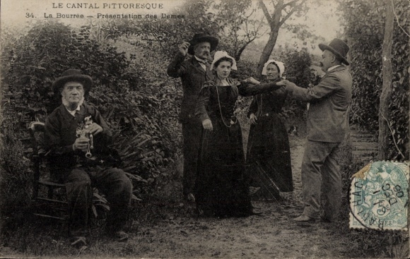 Postcard Cantal Auvergne, dancers in folk costumes, Bourree