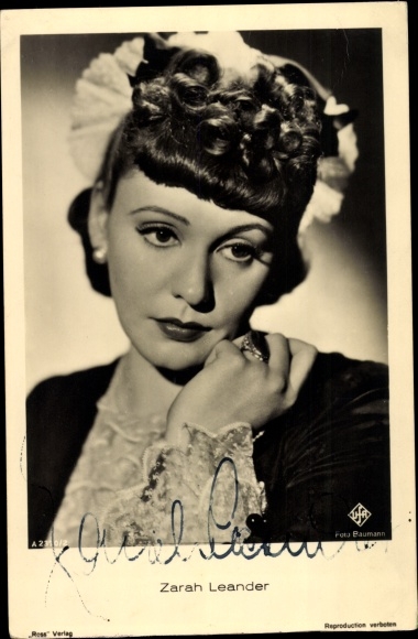Postcard actress and singer Zarah Leander, portrait, Rose of Novgorod, Ross Verlag A 2370 2