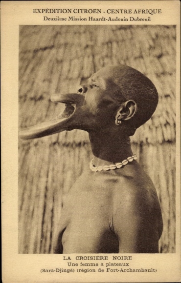 Postcard La Croisiere Noire, Une femme a plateaux, Expedition Citroen, Center Afrique