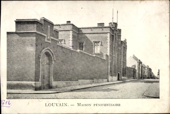 KP Louvain Leuven Brabancja Flamandzka, Maison Pénitentiaire, czarno-białe zdjęcie, ulica