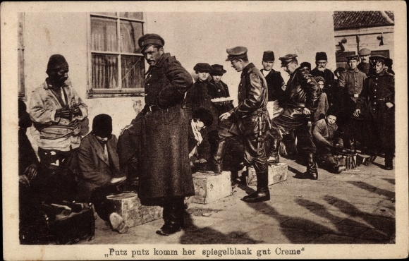 Postcard shoe polisher, German soldiers, theater of war I. WW