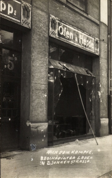 Foto Ak Revolutionstage in München, Sonnenstraße, beschädigtes Geschäft für Öfen und Herde