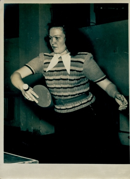 Photo table tennis, Hildegard Bath, 1st women&#39;s team BSG Berlin bulb factory