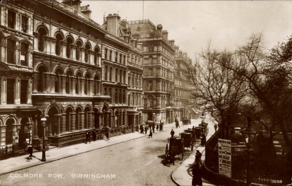 Ak Birmingham West Midlands England, Straßenansicht,  Gebäude, Menschen auf der Straße