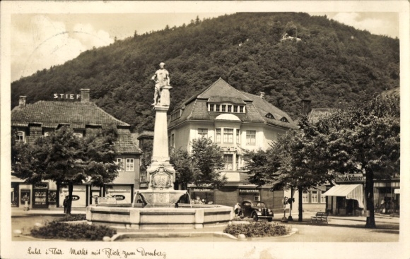 KP Suhl w Turyngii, widok na Domberg, rynek, fontanna