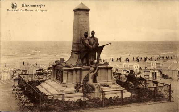 Ak Blankenberghe Blankenberge Westflandern, Monument De Bruyne et Lippens, zwei Soldaten mit Fahn