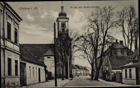 Postcard Lindow in der Mark, Church, Breite Straße