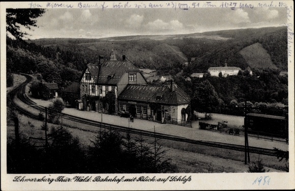 Postcard Schwarzburg in Thuringia, train station with a view of the castle