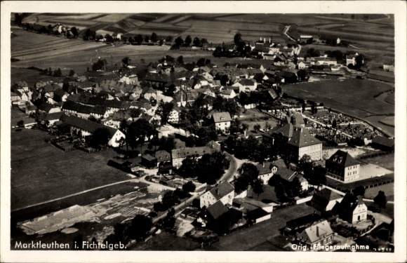 Postcard Marktleuthen Fichtelgebirge, aerial photograph, view of the village and surroundings, cemetery