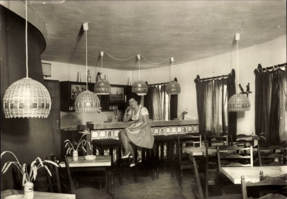 Ak Neustadt Halle an der Saale, HO Gaststätte Eselsmühle, Innenansicht, Bierstube
