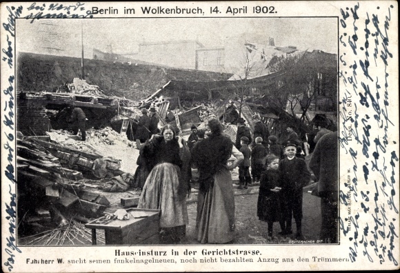 PC Berlin in the cloudburst 1902, house collapse in the court street