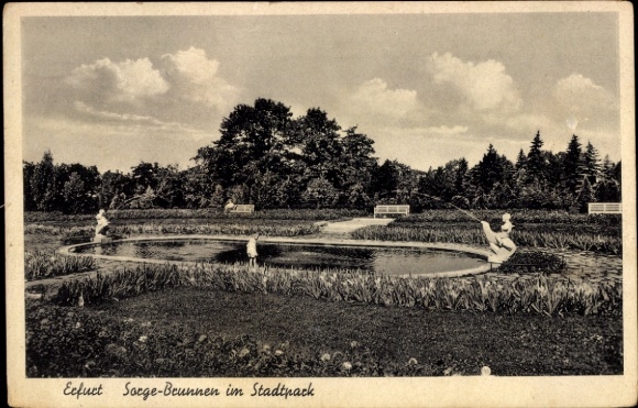 Postcard Erfurt in Thuringia, park landscape, pond, two figures, benches, trees