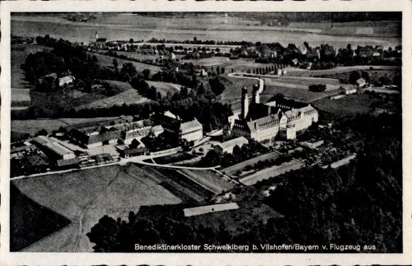 Ak Schweiklberg Vilshofen an der Donau, Fliegeraufnahme Benediktinerkloster