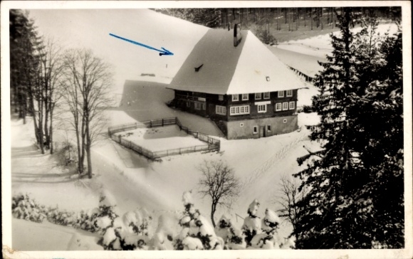 Ak Furtwangen im Schwarzwald, Schneebedecktes Haus, Bäume, Zaun, Winterlandschaft