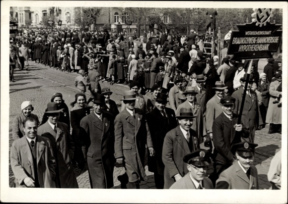 Photo PC Braunschweig, May 1, 1935, festival march, Braunschweig Hannoversche Hypothekenbank