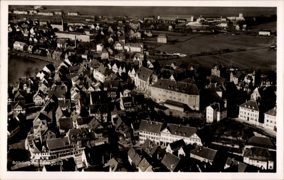 Ak Böblingen in Württemberg, Luftaufnahme von  historisch anmutende Architektur, Stadtlandschaft