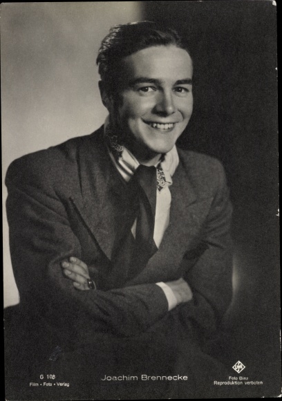 Postcard actor Joachim Brennecke, portrait in a suit, Bavaria Filmkunst