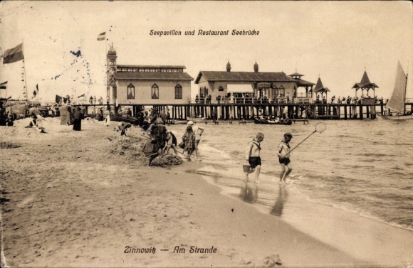 Postcard Ostseebad Zinnowitz on Usedom, lake pavilion and restaurant Seebrücke, boys on the beach, boats