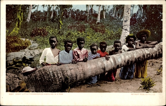 Postcard Puerto Rico, 8 little pickaninnies kneel in a row