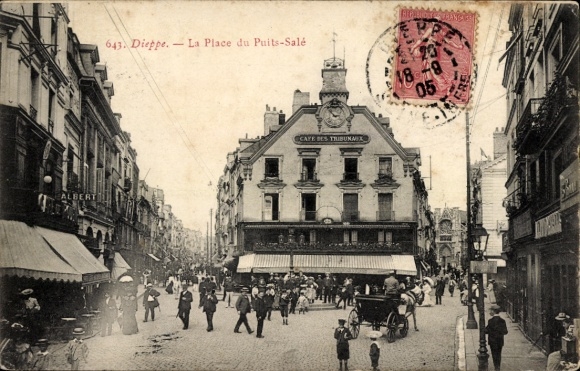 Ak Dieppe Seine Maritime, Platz mit Café, viele Menschen, historische Gebäude, Pferdewagen