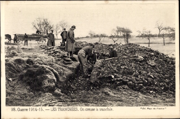 Ak Les Tranchées, on creuse la tranchée, französische Soldaten, Schützengraben, I. WK