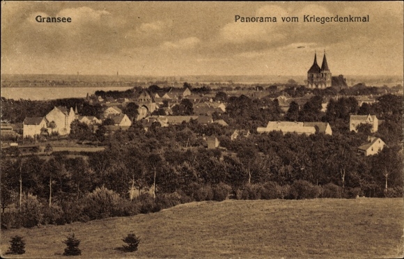 Postcard Gransee in Brandenburg, panorama, war memorial