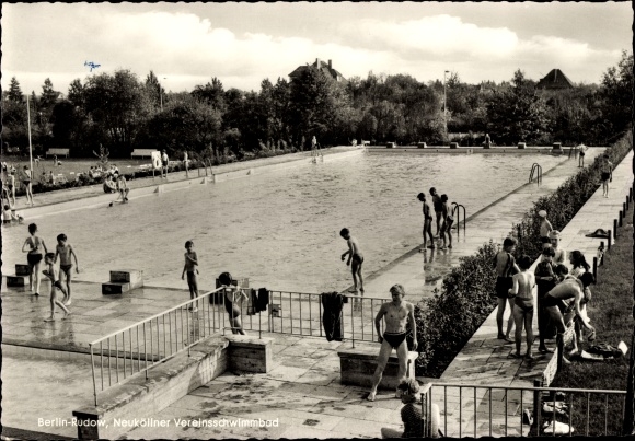PC Berlin Neukölln Rudow, club swimming pool, bathers