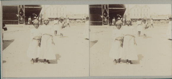 Stereo photo Barbados, two local girls, port, round-the-world trip 1914