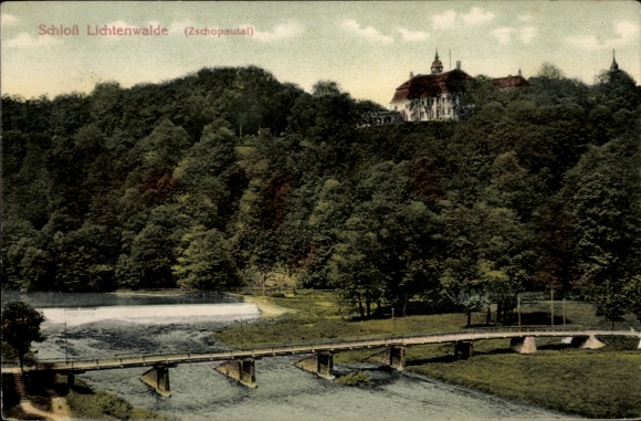Ak Lichtenwalde Niederwiesa Sachsen, Schloss  Zschopautal, Brücke, Fluss, Wald