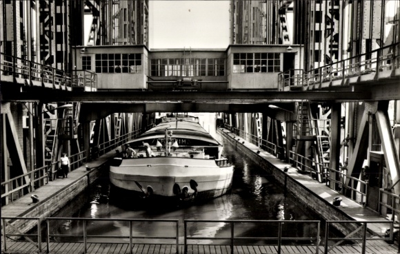 Postcard Niederfinow in Barnim, ship lift, interior view