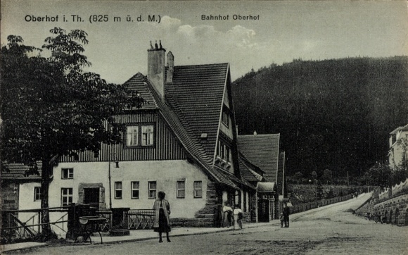 Ak Oberhof im Thüringer Wald, Bahnhof Straßenseite