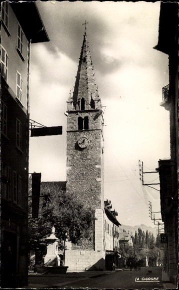 Postcard Barcelonnette Hautes Alpes, church tower, architecture, clouds in the sky, quiet street view