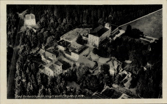 Postcard Bad Reiboldsgrün Auerbach im Vogtland, aerial view of forest landscape, architecture