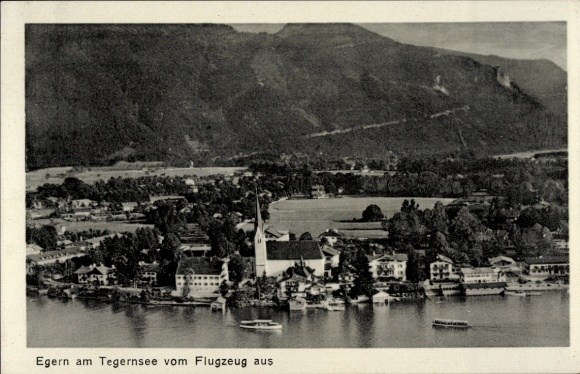 Ak Egern am Tegernsee Oberbayern, Luftaufnahme vom Tegernsee, Egern, Bergkulisse, Wasser, Schiffe