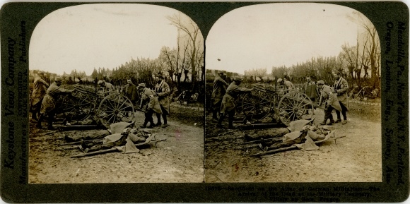 Stereophoto Villers aux Bois Pas de Calais, arrival of the dead at the military cemetery