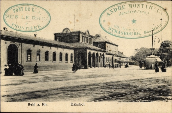 Ak Kehl am Rhein Ortenaukreis Baden Württemberg, Blick auf den Bahnhof, Straßenseite