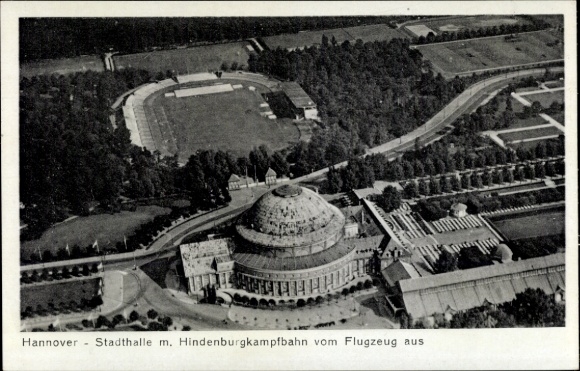 Postcard Hannover in Lower Saxony, aerial photograph of the town hall, Hindenburgkampfbahn